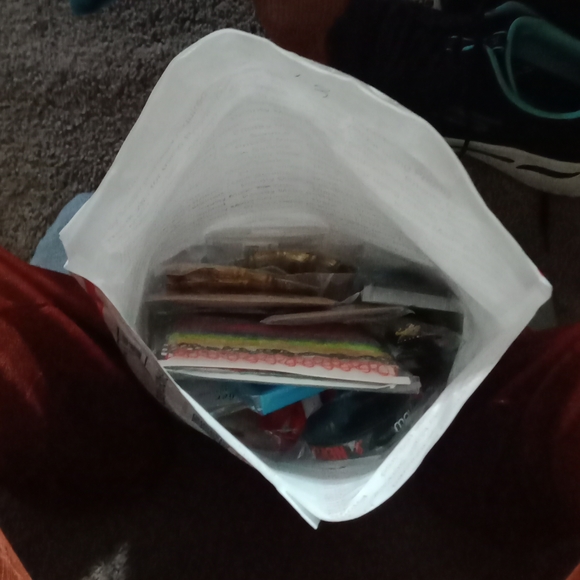 Mystery Jewelry Bags At least 25 Pieces In Each. - Picture 4 of 4